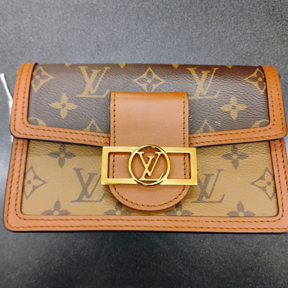 Louis Vuitton Reverse Monogram Dauphine Chain Wallet